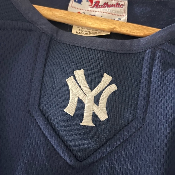 Majestic New York Yankees Dugout Long Sleeve Shirt, Size XXL - Picture 2 of 9